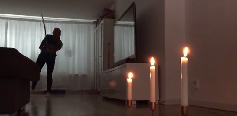 VIDEO: Jednou strelou zhasnúť tri sviečky? Pre Švédku Annu Wijk žiadny problém!